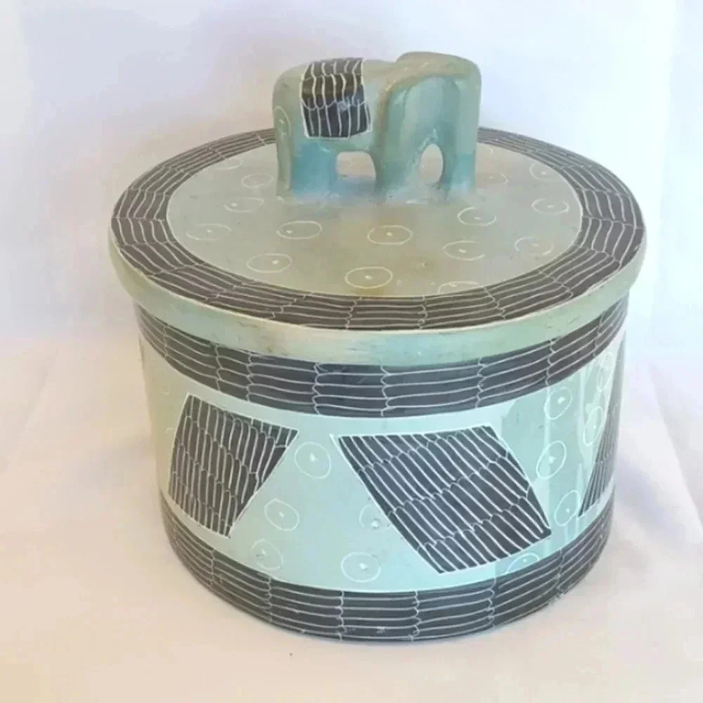 1990s African Elephant Hand Carved Soapstone Dish
